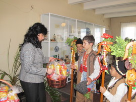 Коледари и малки сурвакари благославяха в Община&hellip;