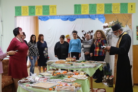 Екип на лясковска детска градина дари предпразнично&hellip;