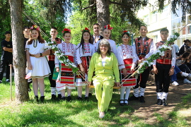 Гергьовска люлка вързаха учители и ученици в СУ&hellip;