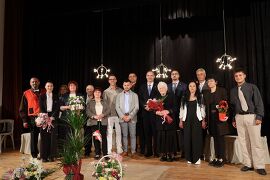 Пълна зала зрители аплодира премиерата на&hellip;