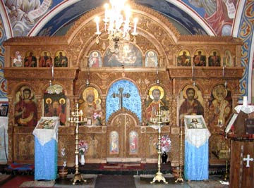 Иконостасът на църквата „Св. св. Петър и Павел”